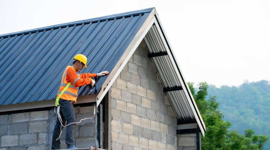 Professional Flat Roofing Installation in Fowlerton, TX
